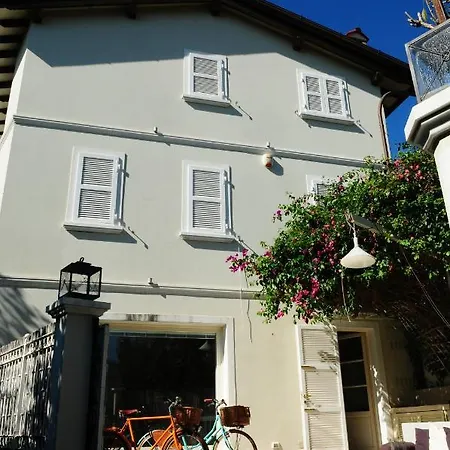 Olive Dei Marmi Nyaraló